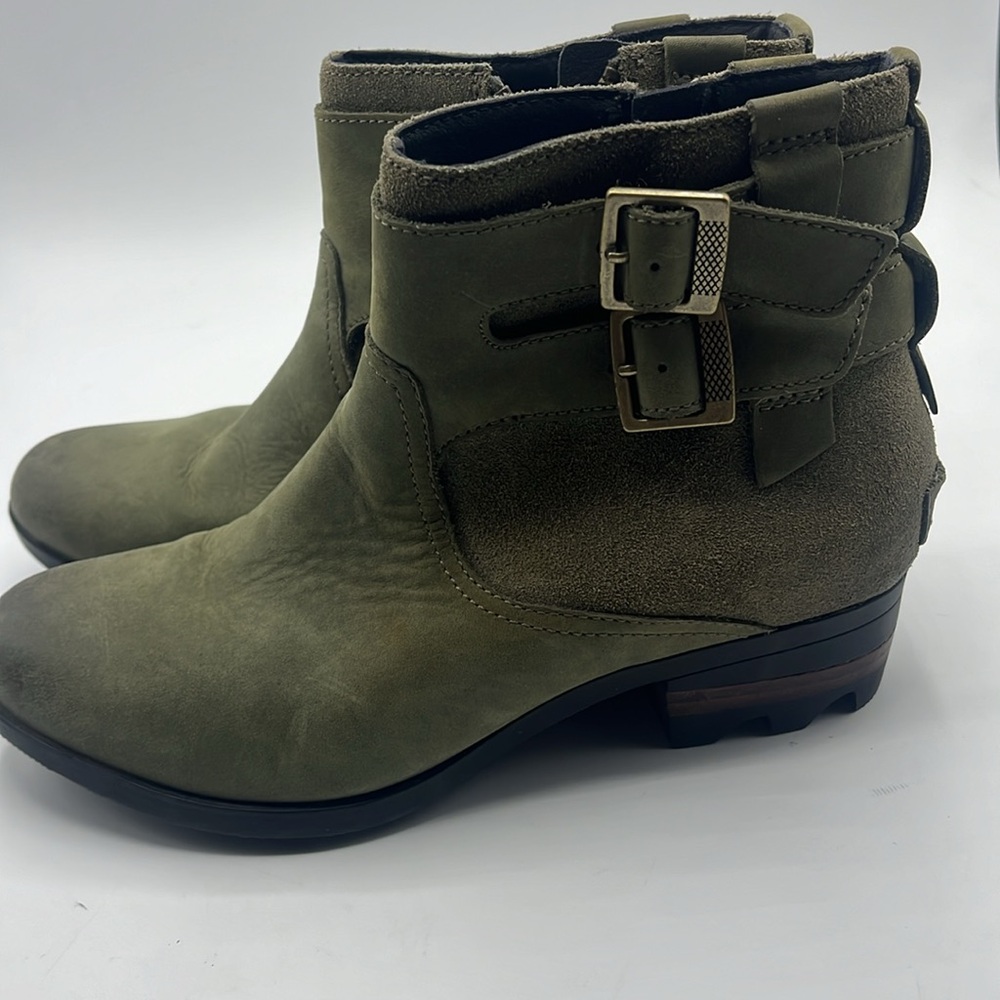 Sorrell short boots.
